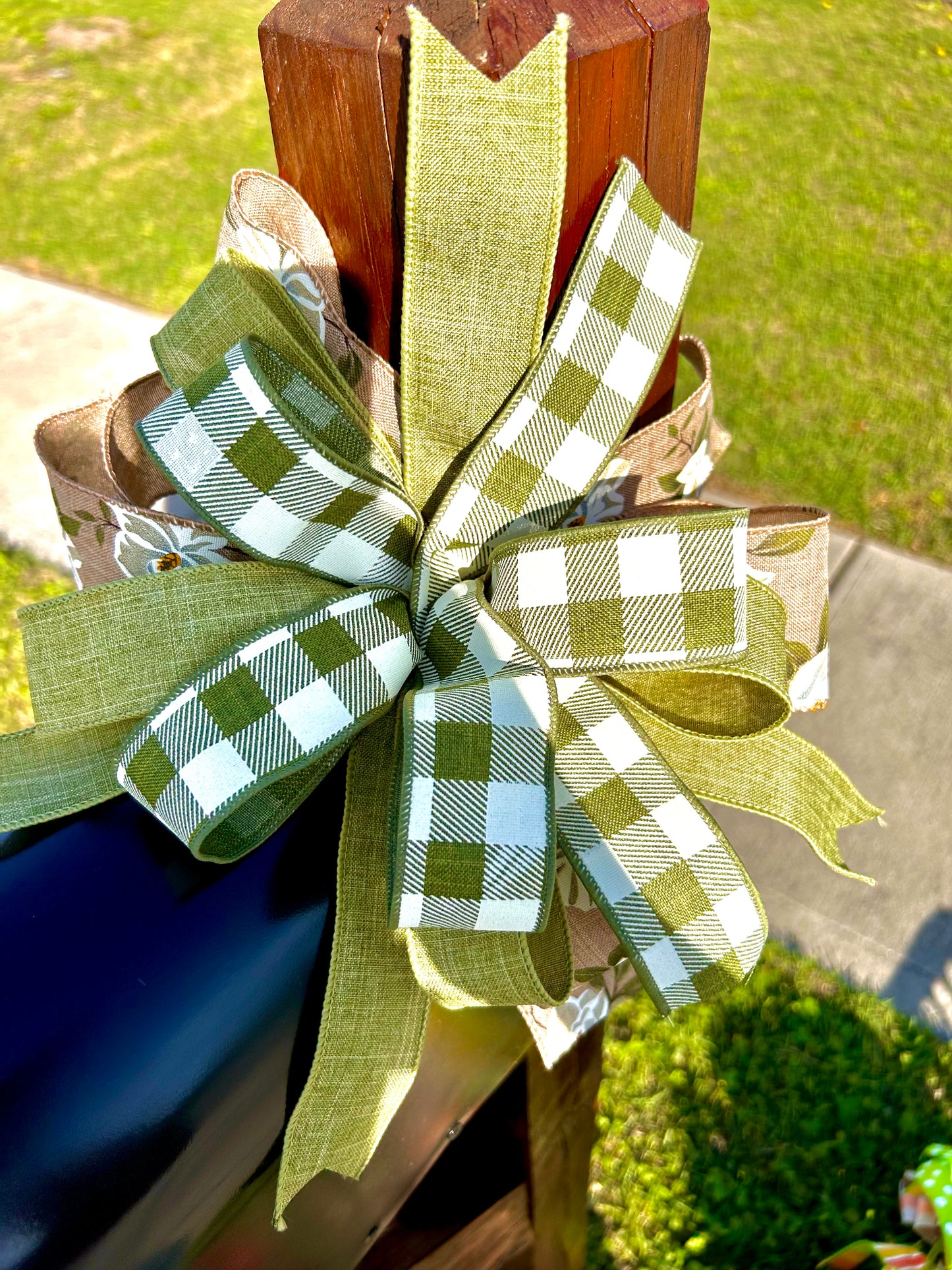 MAGNOLIAS PLAID BOW